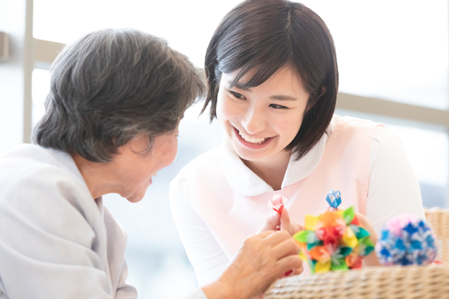 ブラック介護施設_特徴見分け方_ホワイト介護施設