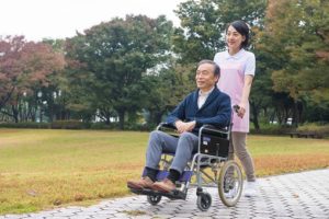 介護士として働く女性